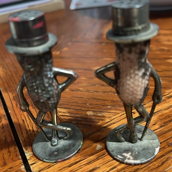 Vintage Mr. Peanut Salt and Pepper Shakers these are gold and original I believe - Picture 2 of 4